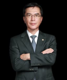 사건담당변호사 윤형윤