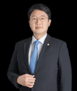 사건담당변호사 정우석